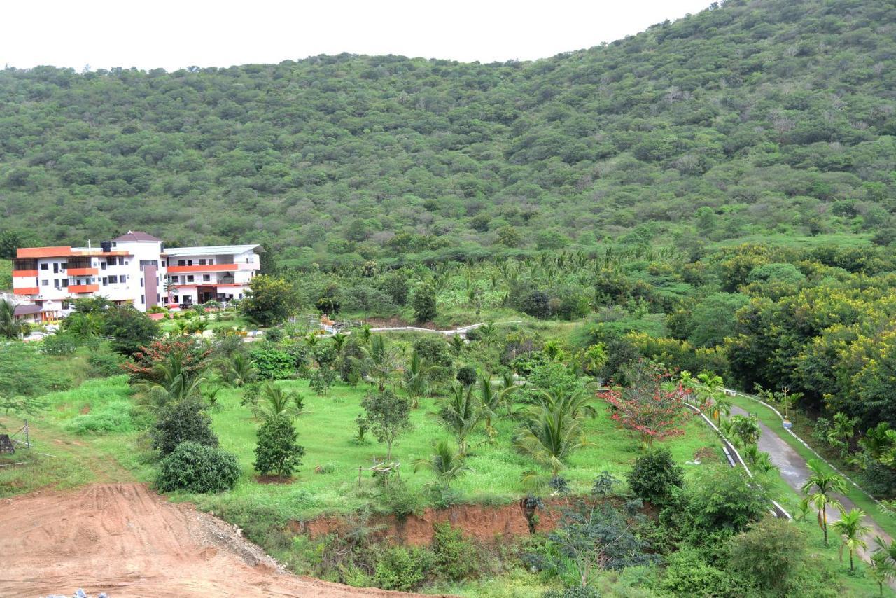 Nirvana Holistic Living Varagampadi Esterno foto